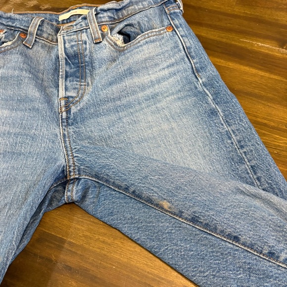 Levi’s Wedgie Straight Leg Jeans Denim Medium Wash Distressed Raw Hem Cropped - Picture 10 of 13